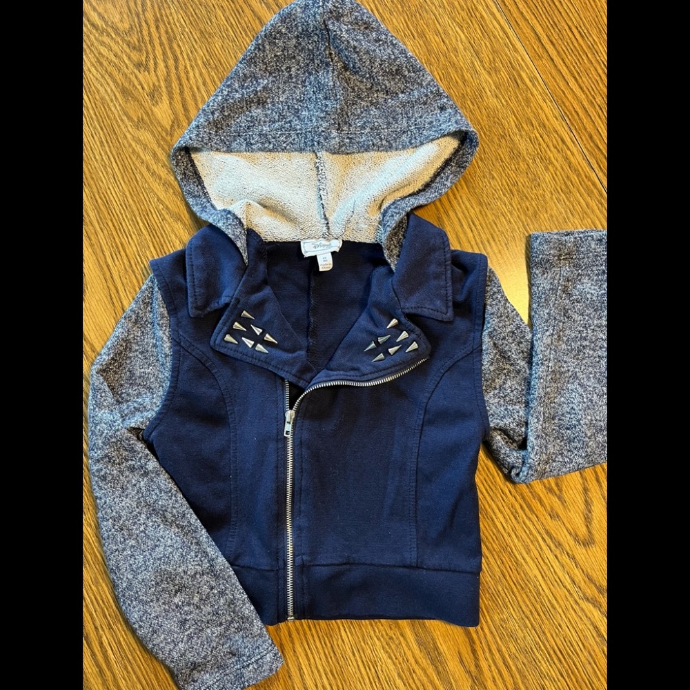 Sweatshirt top.